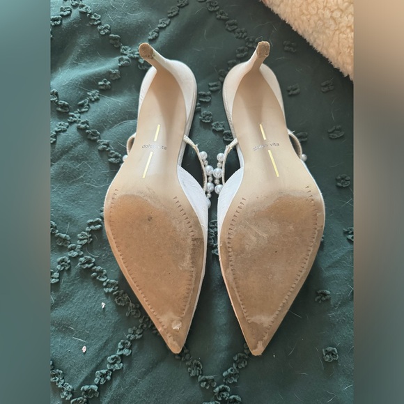Women’s size 8 Dolce Vita Kanika heels in the color Vanilla silk - Picture 8 of 10
